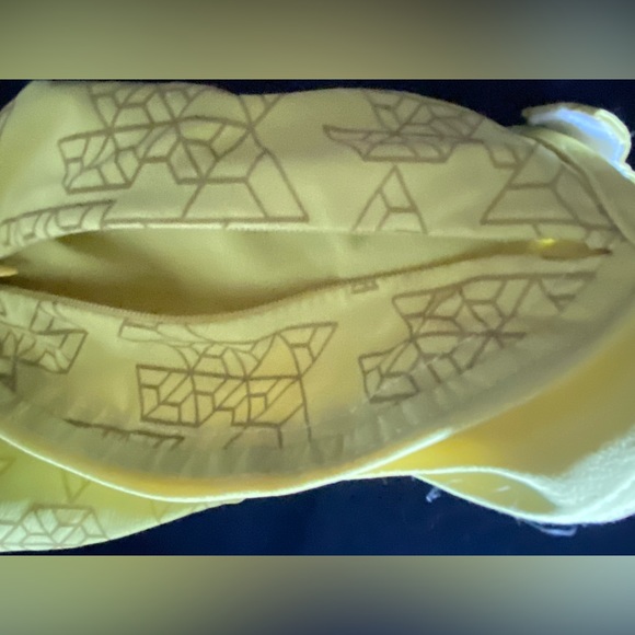 Oiselle Reflective Pocket Roga Hat, One Size, Shine Yellow - Picture 4 of 6